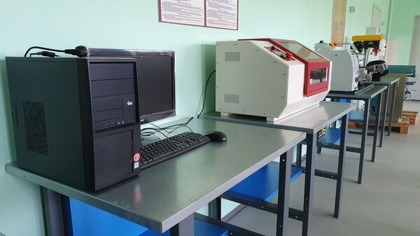 Для нас здесь санаторий: семья из Башкирии учит детей на Курилах строить роботов - Sputnik Латвия