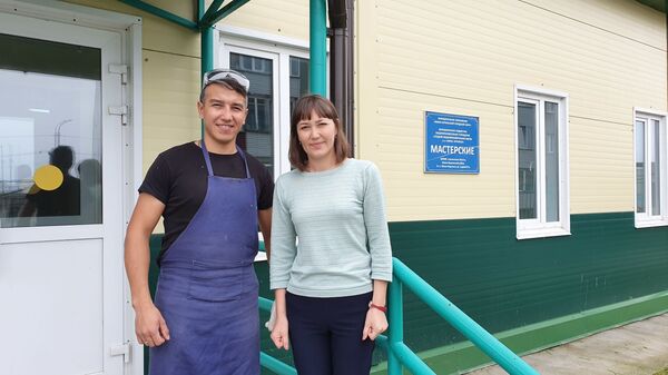 Для нас здесь санаторий: семья из Башкирии учит детей на Курилах строить роботов - Sputnik Латвия