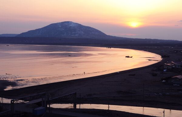 Дорог нет и не надо: секрет привлекательности Шикотана - Sputnik Латвия