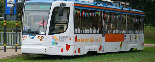 Новые трамваи City Star совместного производства Тверского вагоностроительного завода и ПК Транспортные системы в Даугавпилсе Новые трамваи City Star совместного производства Тверского вагоностроительного завода и ПК Транспортные системы в Даугавпилсе - Sputnik Латвия