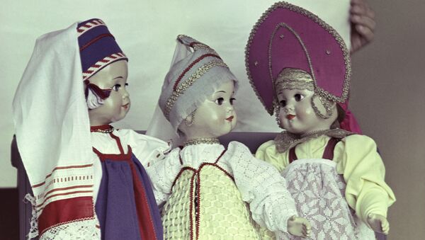 Куклы в национальных костюмах - Sputnik Латвия