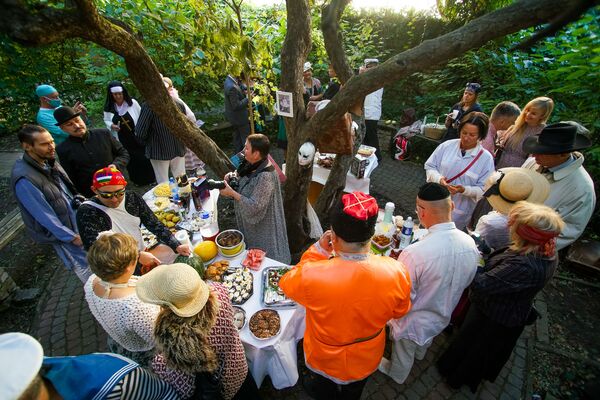 Прием больных у Ландесмана: Рига устроила очередную безумную одесскую вечеринку - Sputnik Латвия