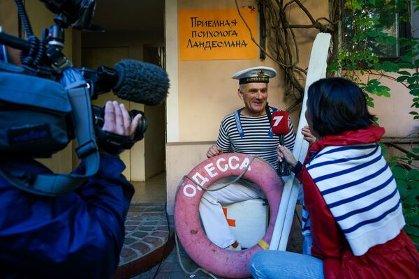 Прием больных у Ландесмана: Рига устроила очередную безумную одесскую вечеринку - Sputnik Латвия