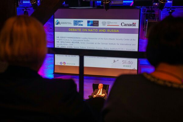 Надо ли играть с голубем в шахматы: Рижский форум безопасности ломает стереотипы - Sputnik Латвия