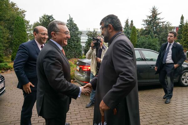 Визит Зограба Мнацаканяна в Ригу: Армения предложила Латвии дружить домами - Sputnik Латвия