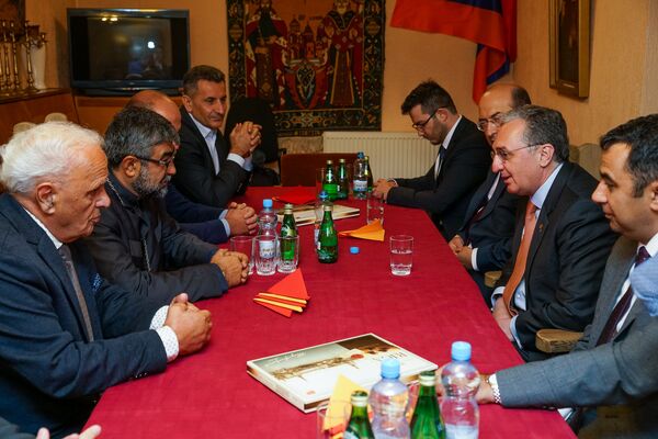 Визит Зограба Мнацаканяна в Ригу: Армения предложила Латвии дружить домами - Sputnik Латвия