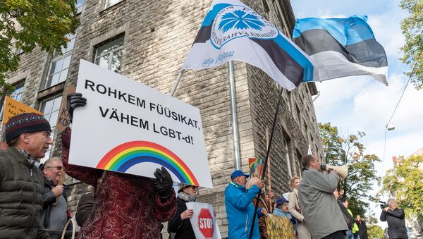 Пикет под названием Гомопропаганду вон из школы! перед зданием Министерства образования и науки в Таллинне - Sputnik Latvija