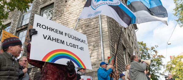 Пикет под названием Гомопропаганду вон из школы! перед зданием Министерства образования и науки в Таллинне - Sputnik Латвия