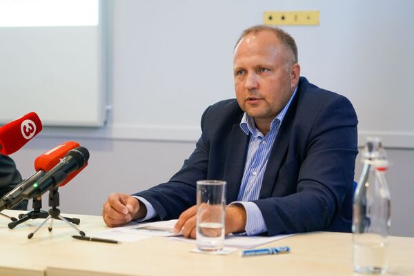 Строители забора на границе Латвии и РФ жалуются, что их считают преступниками - Sputnik Латвия