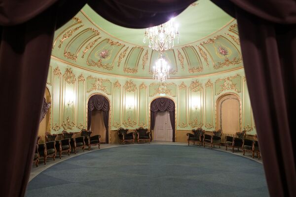 Городские легенды: история самого фешенебельного кинотеатра Риги Городские легенды: история самого фешенебельного кинотеатра Риги - Sputnik Латвия