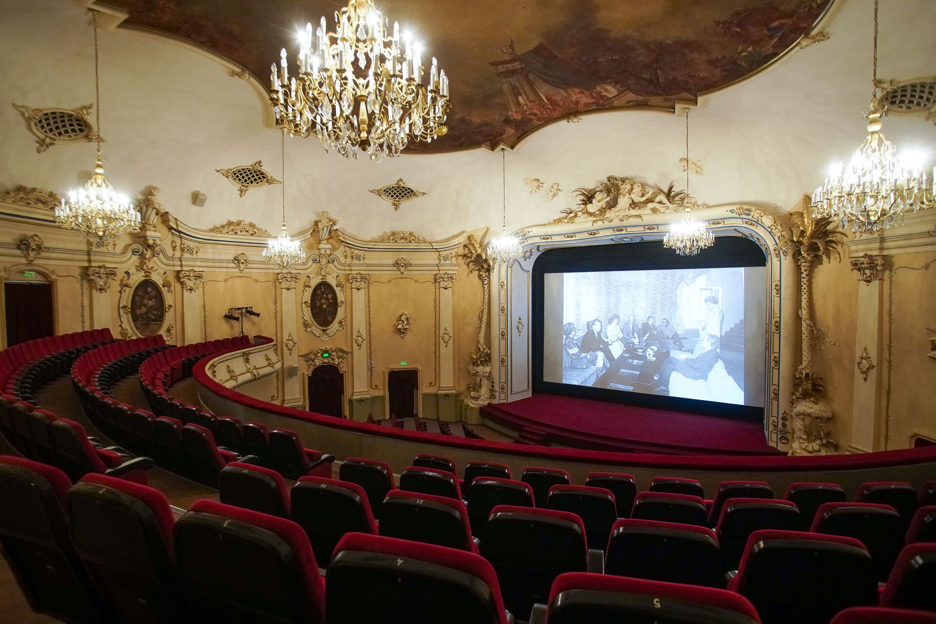 В кинотеатре сделан акцент на европейское кино и принципиально не продают поп-корн - Sputnik Латвия, 1920, 15.12.2021