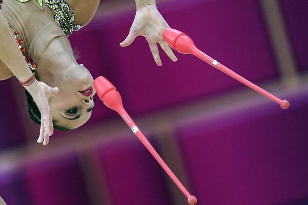 Выступление гимнастки Невяны Владиновой на чемпионате мира по художественной гимнастике в Баку - Sputnik Латвия