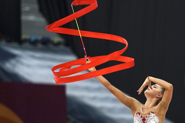  Российская гимнастка Дина Аверина на чемпионате мира по художественной гимнастике 2019 в Баку - Sputnik Латвия