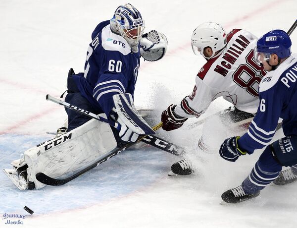 Рижане ставят Третьяка и уступают в Москве одноклубникам - Sputnik Латвия