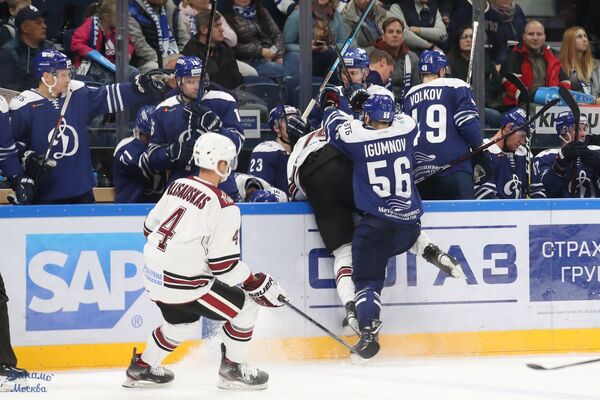 Рижане ставят Третьяка и уступают в Москве одноклубникам - Sputnik Латвия