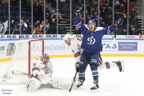 Рижане ставят Третьяка и уступают в Москве одноклубникам - Sputnik Латвия