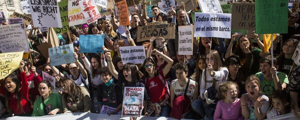 Акция Fridays For Future в Мадриде Акция Fridays For Future в Мадриде - Sputnik Latvija
