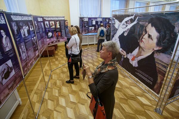 Спасительница Милды: в Риге открылась уникальная выставка Веры Мухиной - Sputnik Латвия