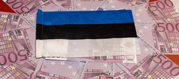 Купюры и флажок Эстонии Купюры и флажок Эстонии - Sputnik Латвия