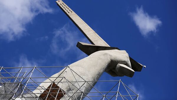 Фрагмент монумента Родина-мать зовет в Волгограде - Sputnik Латвия