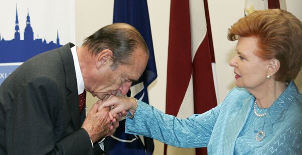 Ширак, Вайра, Путин и торт: как президент Франции вошел в историю Латвии - Sputnik Латвия