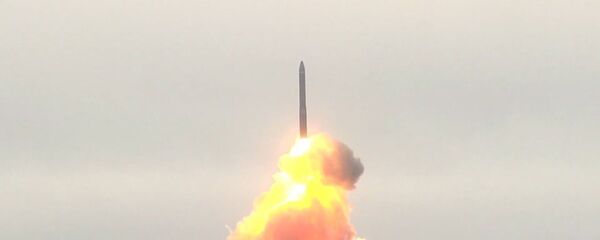 Учебно-боевой пуск межконтинентальной баллистической ракеты «Тополь-М» Учебно-боевой пуск межконтинентальной баллистической ракеты «Тополь-М» - Sputnik Latvija