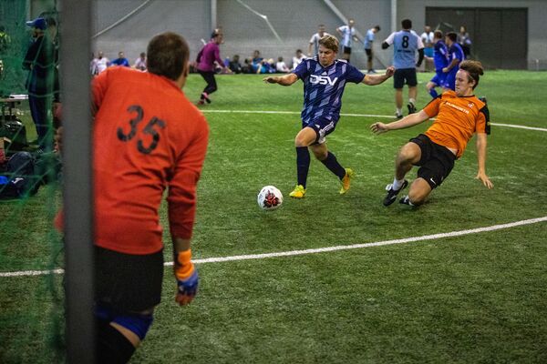 Акционеры латвийских предприятий встретились на футбольном поле - Sputnik Латвия