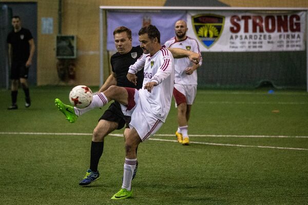 Акционеры латвийских предприятий встретились на футбольном поле - Sputnik Латвия