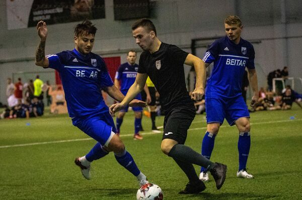 Акционеры латвийских предприятий встретились на футбольном поле - Sputnik Латвия