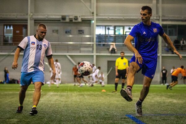 Акционеры латвийских предприятий встретились на футбольном поле - Sputnik Латвия