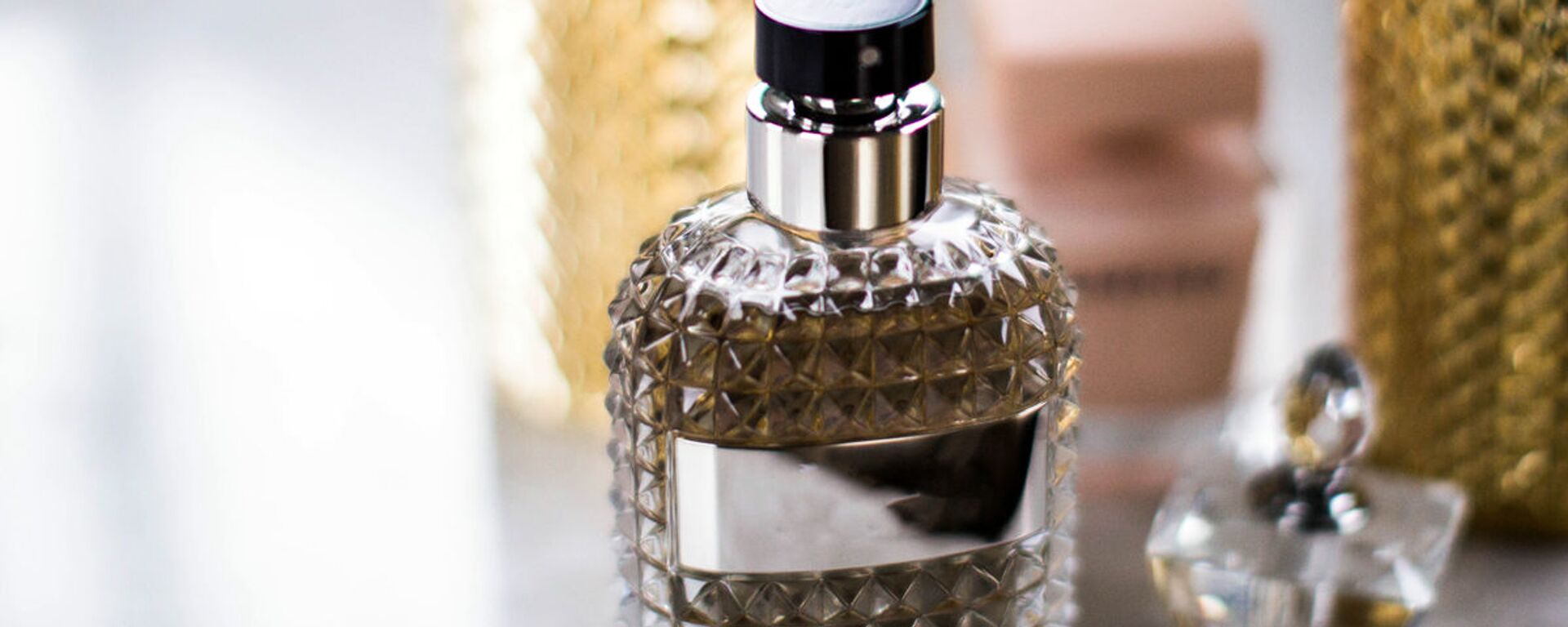 Одеколон - Sputnik Латвия, 1920, 14.10.2025