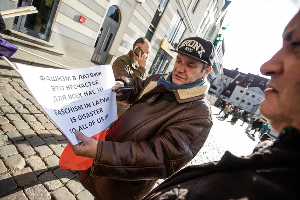 Latvija – mana valsts, krievu valoda – mana valoda: Rīgā norisinās gājiens Nē reformai Latvija – mana valsts, krievu valoda – mana valoda: Rīgā norisinās gājiens Nē reformai
