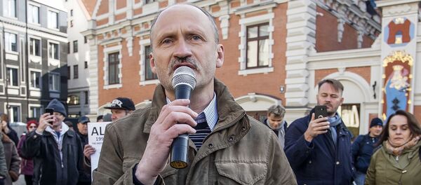 Сопредскдатель Русского союза Латвии Мирослав Митрофанов на шествии Нет реформе в Риге Сопредскдатель Русского союза Латвии Мирослав Митрофанов на шествии Нет реформе в Риге - Sputnik Latvija