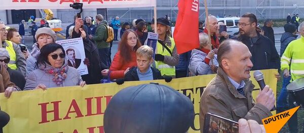 Смотрите, как русские Латвии защищают родной язык Смотрите, как русские Латвии защищают родной язык - Sputnik Латвия