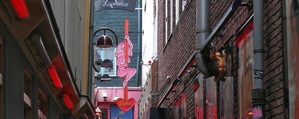 Амстердам. Один из переулков в квартале Красных фонарей. Амстердам. Один из переулков в квартале Красных фонарей. - Sputnik Latvija