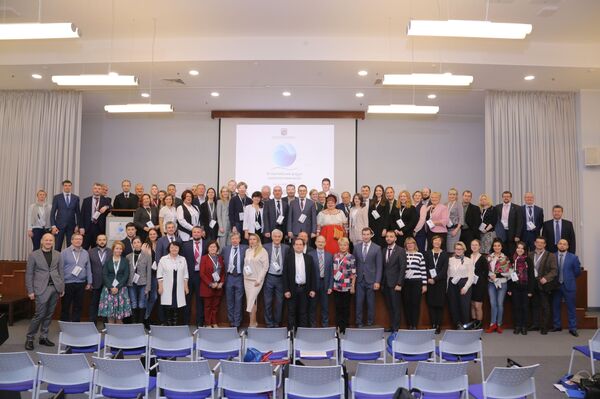 Балтийский форум соотечественников: как спасти русские СМИ в странах Балтии - Sputnik Латвия