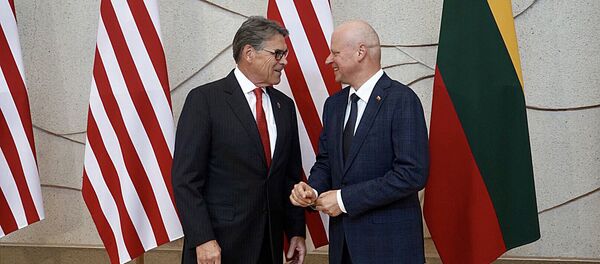 Секретарь по энергетике США Рик Перри встретился с премьером Литвы Саулюсом Сквернялисом Секретарь по энергетике США Рик Перри встретился с премьером Литвы Саулюсом Сквернялисом - Sputnik Latvija