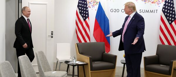 Президент РФ Владимир Путин и президент США Дональд Трамп во время встречи на полях саммита Группы двадцати в Осаке Президент РФ Владимир Путин и президент США Дональд Трамп во время встречи на полях саммита Группы двадцати в Осаке - Sputnik Латвия