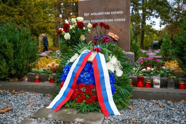 Это нужно не мертвым. Это надо живым? Как Латвия вспоминает подвиг советских солдат - Sputnik Латвия