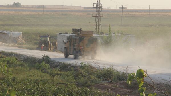 Бронеавтомобиль Kirpi вооруженных сил Турции в районе Акчакале на турецко-сирийской границе - Sputnik Латвия
