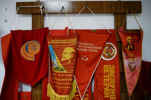 Наградные вымпелы в музее советского быта Сделано в СССР в Екатеринбурге - Sputnik Латвия