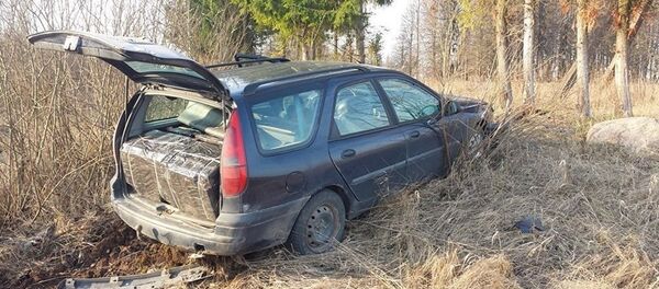 Автомобиль, задержанный литовскими пограничниками - Sputnik Латвия