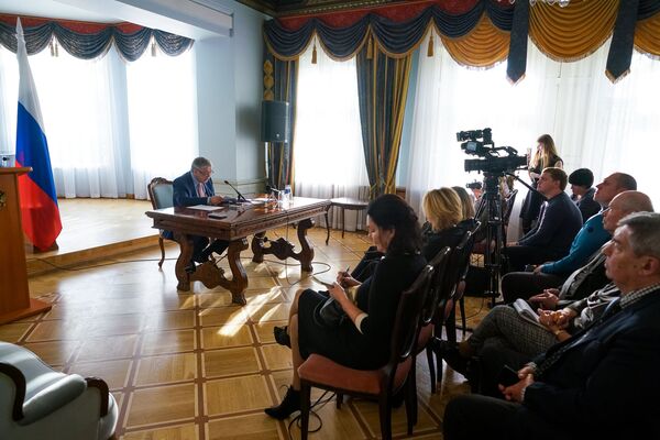Пресс-конференция посла РФ: зачем из героев делают беженцев - Sputnik Латвия