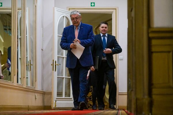 Пресс-конференция посла РФ: зачем из героев делают беженцев - Sputnik Латвия