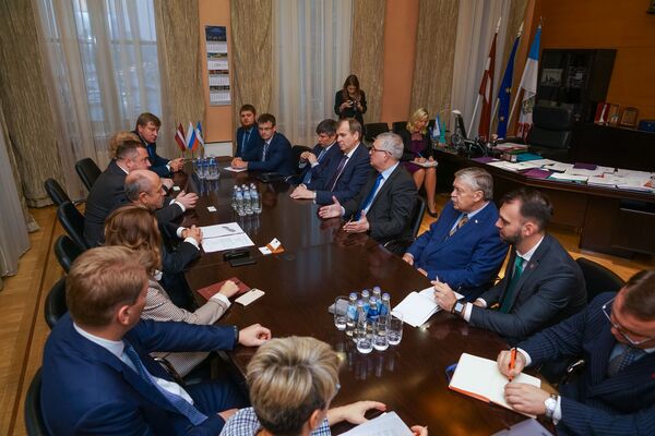 Наши все равно все там: Рижские Дни Санкт-Петербурга прорубают окно в Россию Наши все равно все там: Рижские Дни Санкт-Петербурга прорубают окно в Россию - Sputnik Латвия