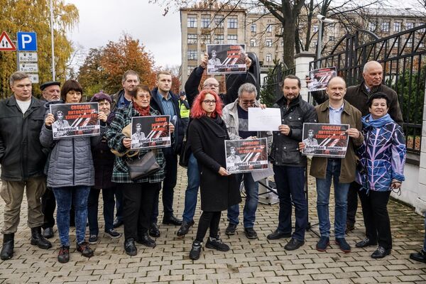 Освободите узника совести: антинацисты в Риге провели пикет в защиту Палецкиса - Sputnik Латвия