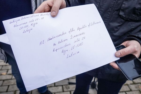 Освободите узника совести: антинацисты в Риге провели пикет в защиту Палецкиса - Sputnik Латвия