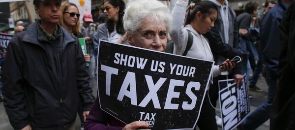 Участники налогового марша в Нью-Йорке  - Sputnik Латвия