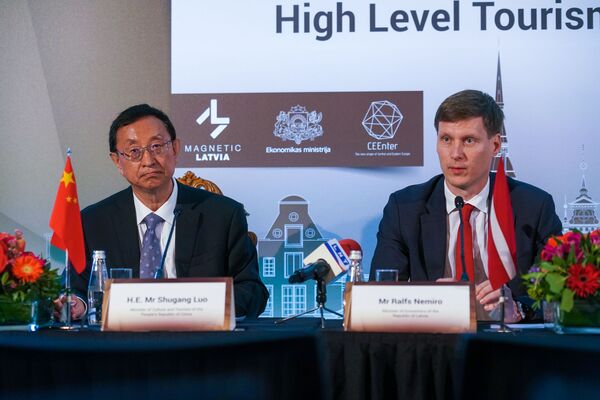 Надо брать: Китай предложил Латвии развивать туризм вместо грузопотоков Надо брать: Китай предложил Латвии развивать туризм вместо грузопотоков - Sputnik Латвия