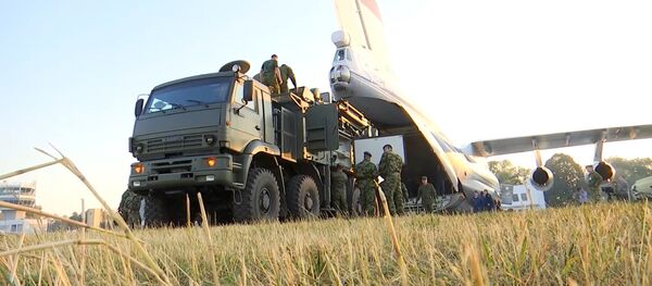 Российские комплексы С-400 и Панцирь – С прибыли в Сербию для совместных учений Российские комплексы С-400 и Панцирь – С прибыли в Сербию для совместных учений - Sputnik Latvija